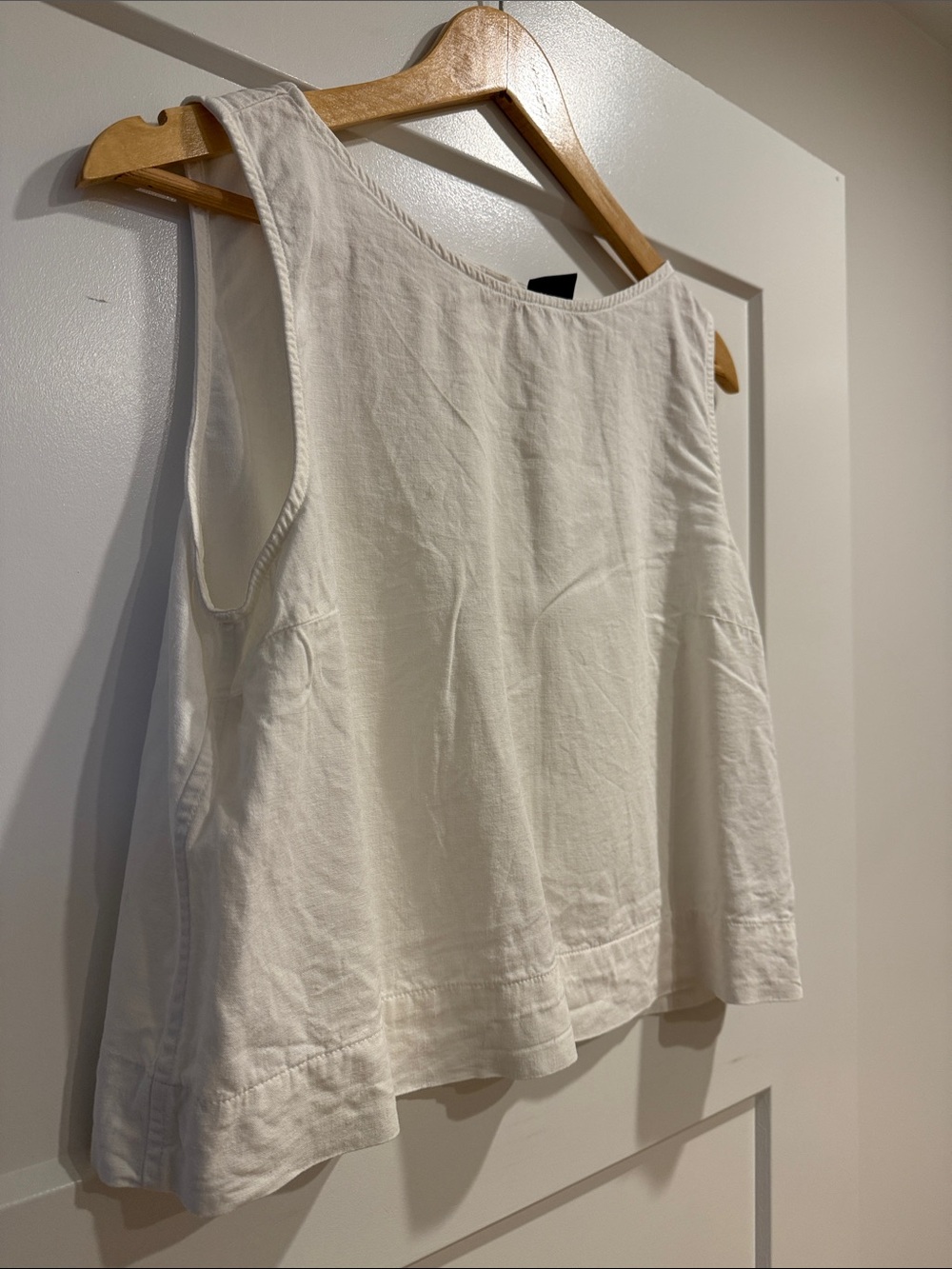 GAP White Sleeveless Tank Top - Picture 3 of 6